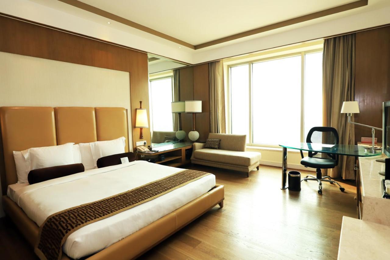 Hotel Crowne Plaza New Delhi Okhla By Ihg Esterno foto