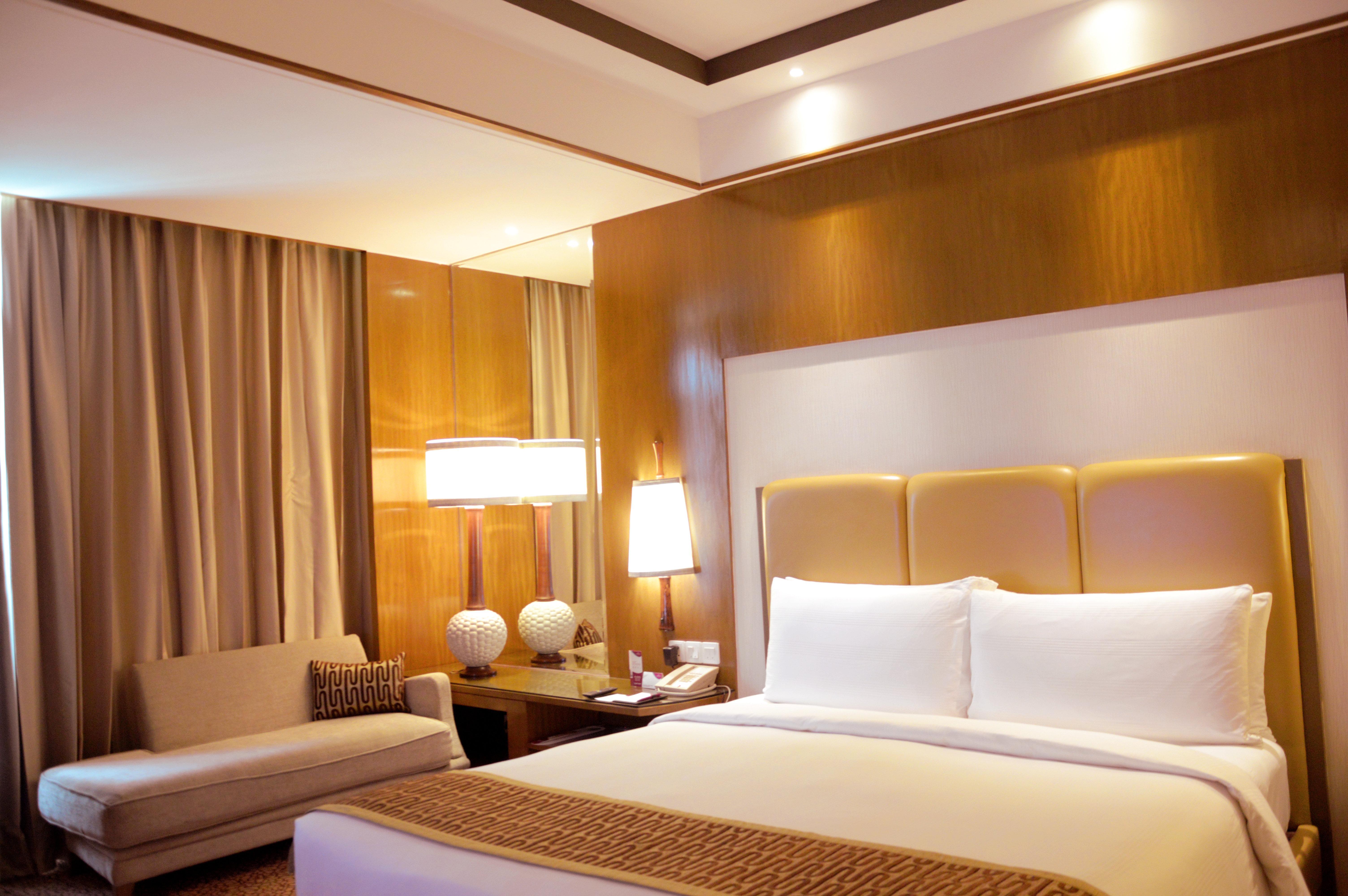 Hotel Crowne Plaza New Delhi Okhla By Ihg Esterno foto A bedroom at the hotel