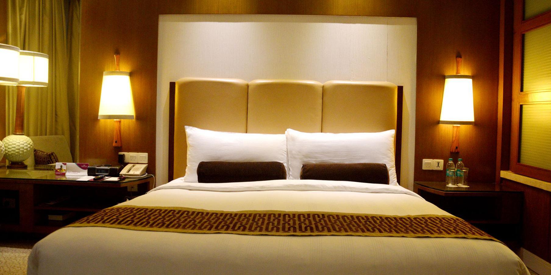 Hotel Crowne Plaza New Delhi Okhla By Ihg Esterno foto A bed