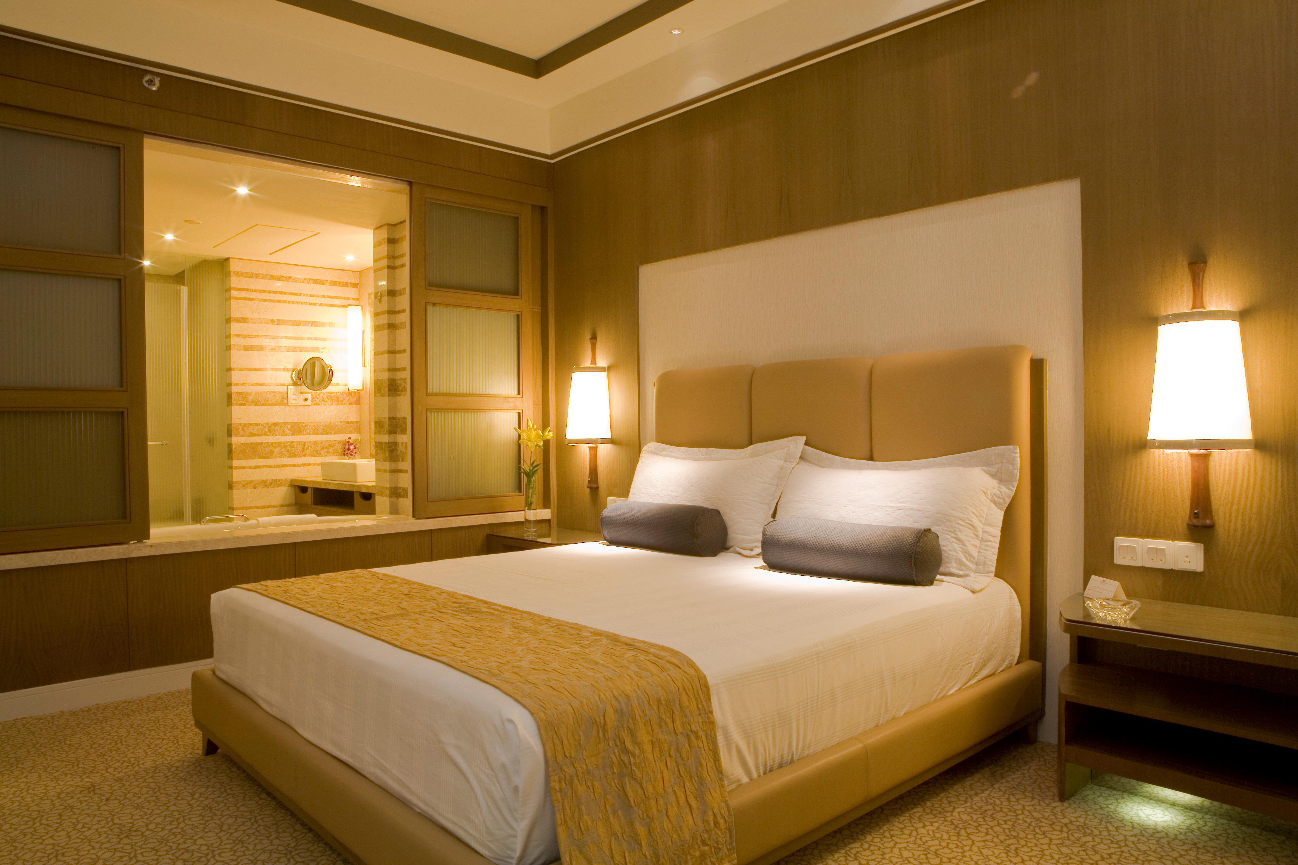 Hotel Crowne Plaza New Delhi Okhla By Ihg Esterno foto A bedroom
