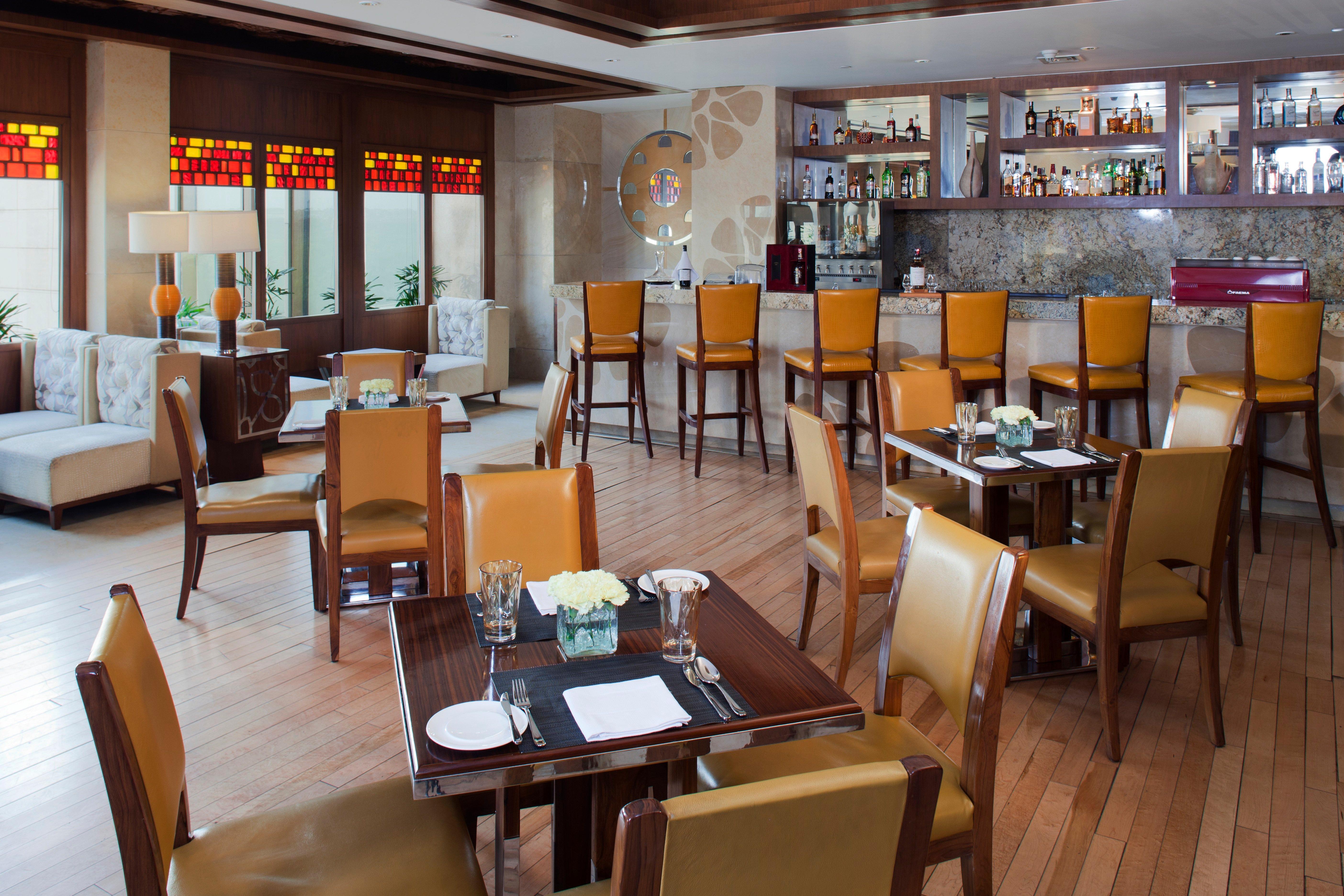 Hotel Crowne Plaza New Delhi Okhla By Ihg Esterno foto The Bar