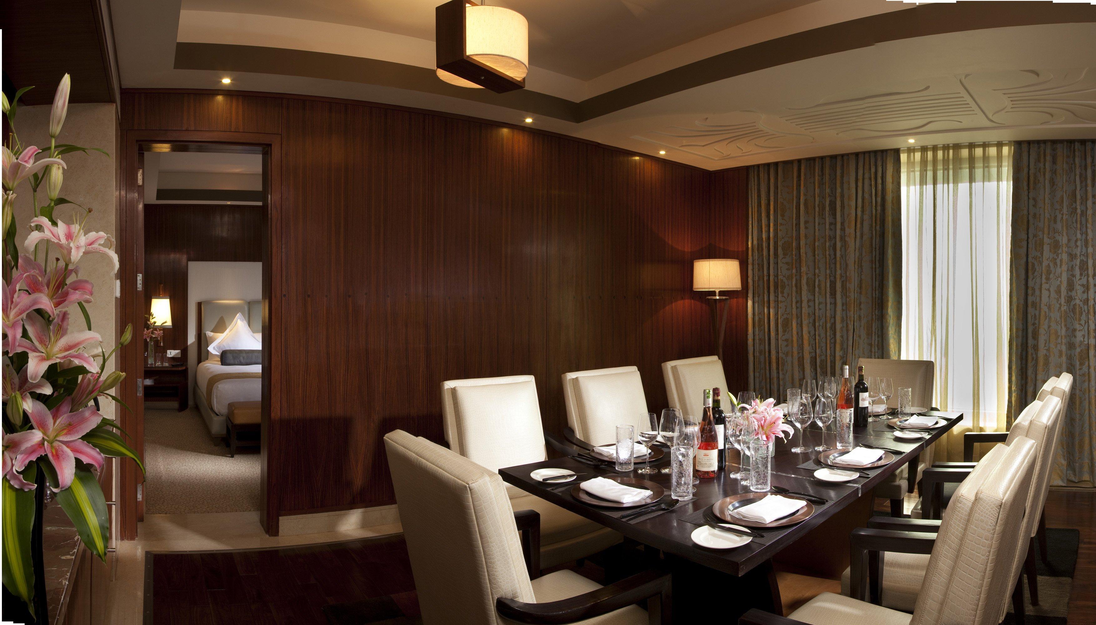 Hotel Crowne Plaza New Delhi Okhla By Ihg Esterno foto A private dining room at the Mandarin Oriental, Hong Kong