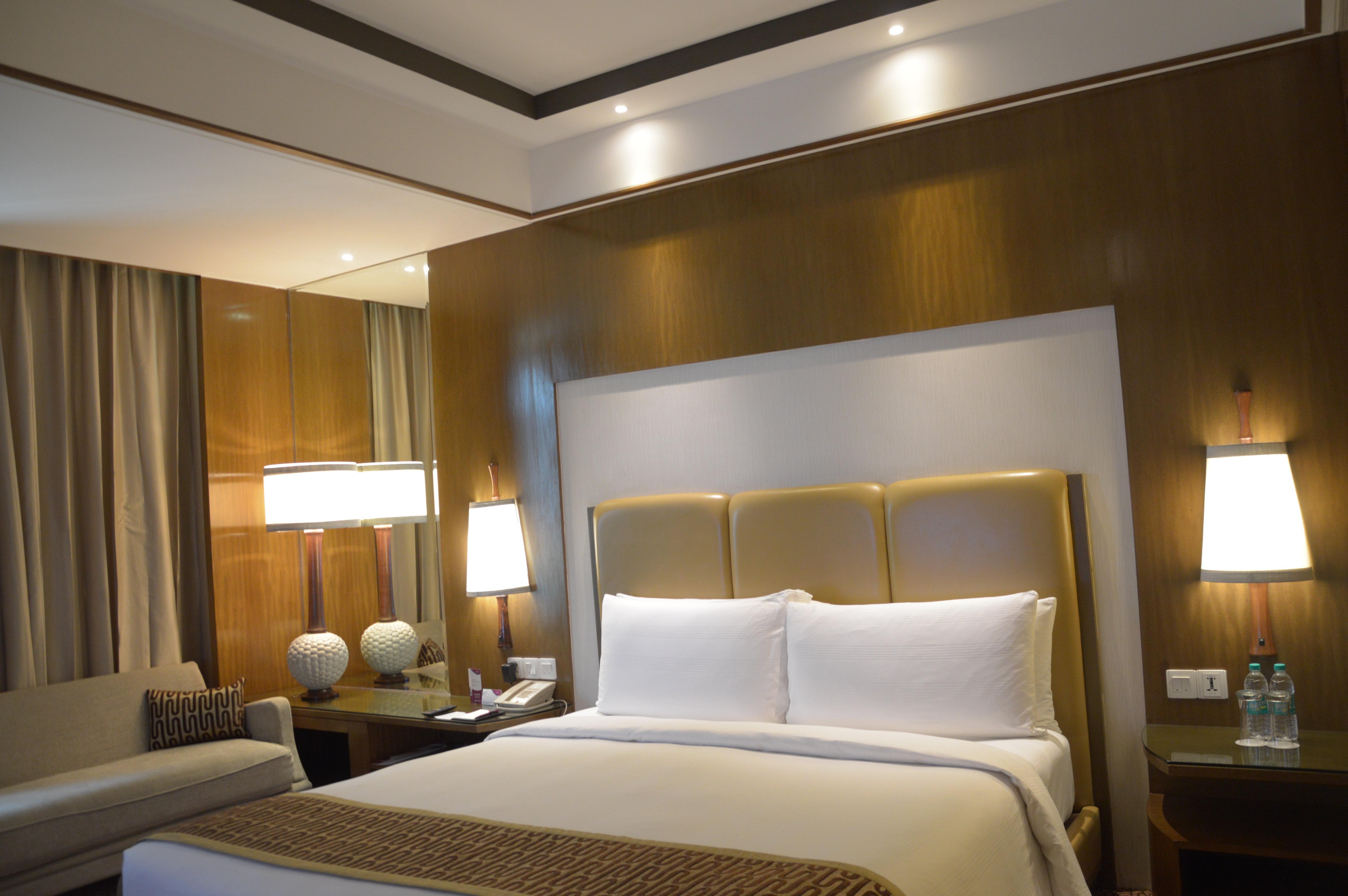 Hotel Crowne Plaza New Delhi Okhla By Ihg Esterno foto A bedroom at the Taj Bengal