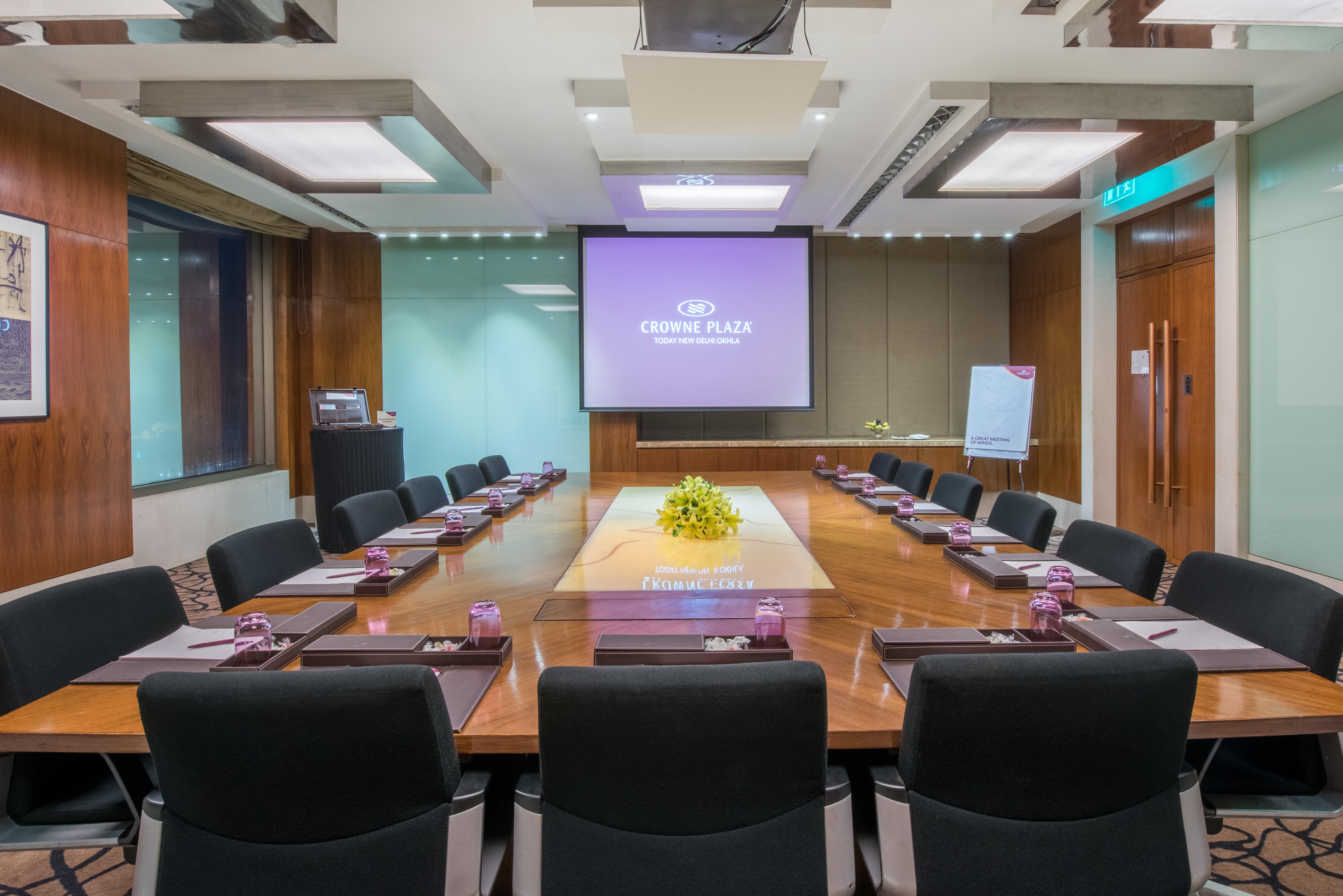 Hotel Crowne Plaza New Delhi Okhla By Ihg Esterno foto Meeting room at Crowne Plaza