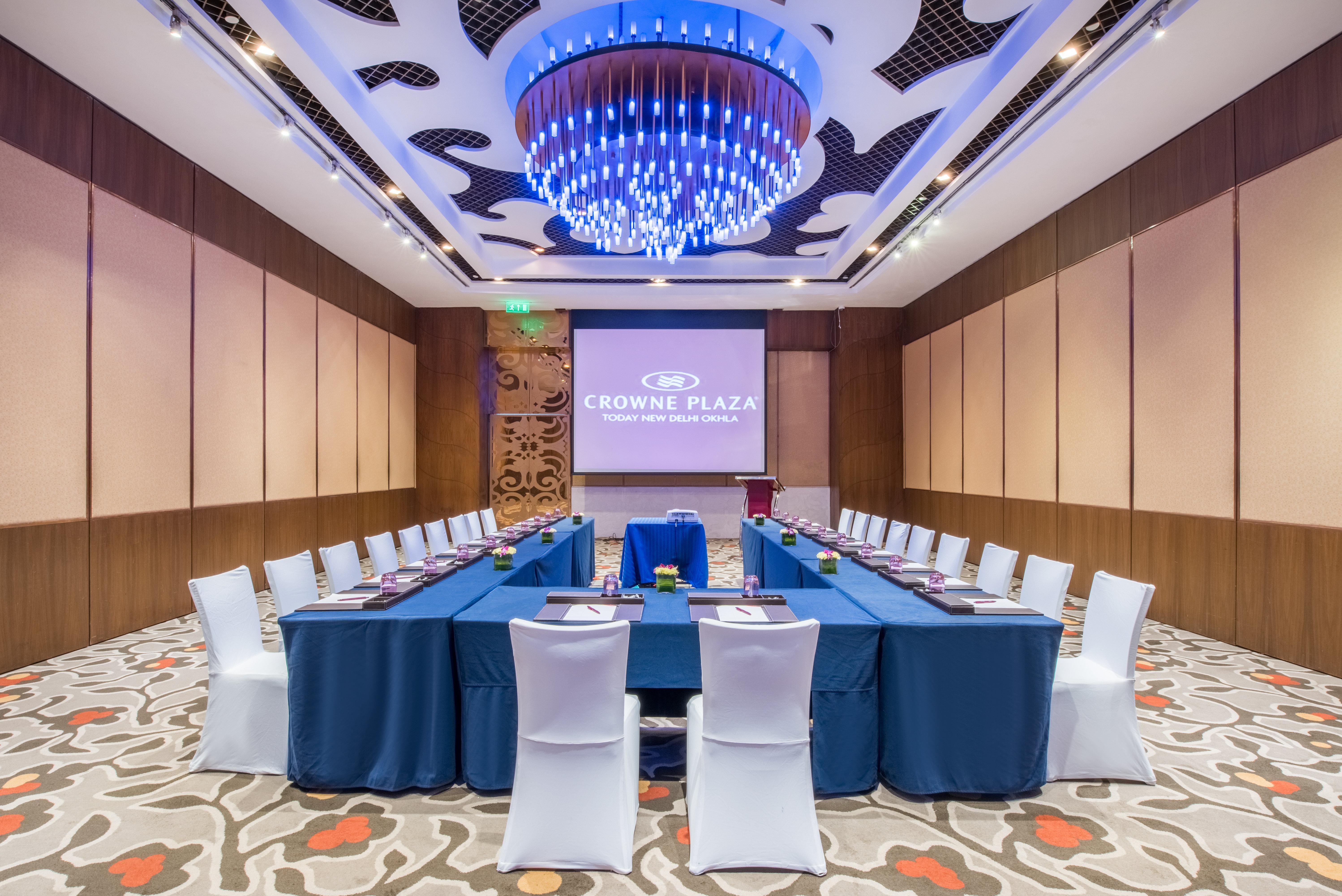Hotel Crowne Plaza New Delhi Okhla By Ihg Esterno foto Meeting room