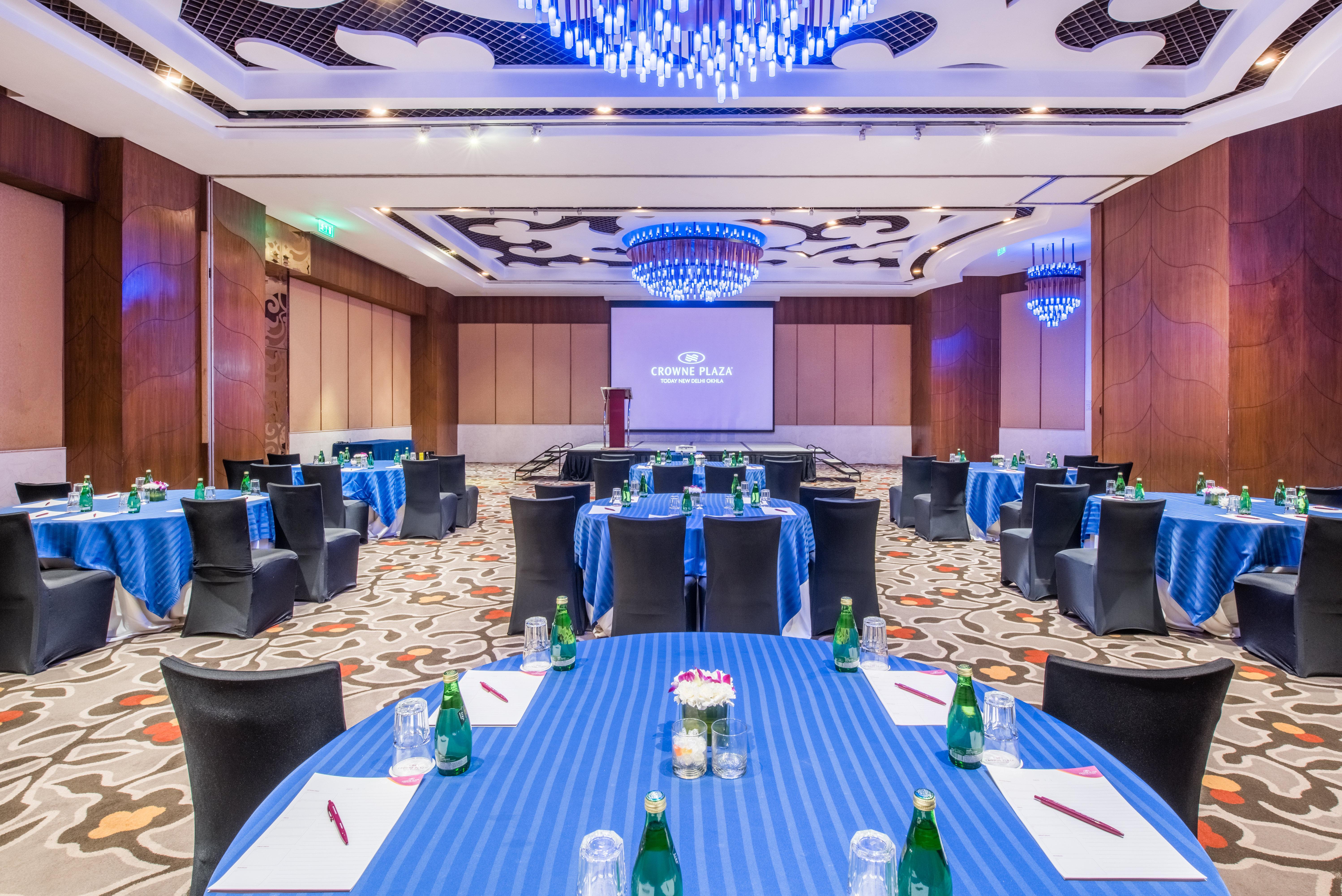 Hotel Crowne Plaza New Delhi Okhla By Ihg Esterno foto Meeting room